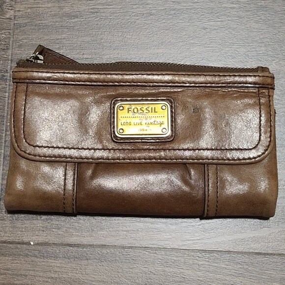 Fossil Handbags - Vintage Fossil "Long Live Vintage 1954" Women's Emory Wallet Leather Organizer